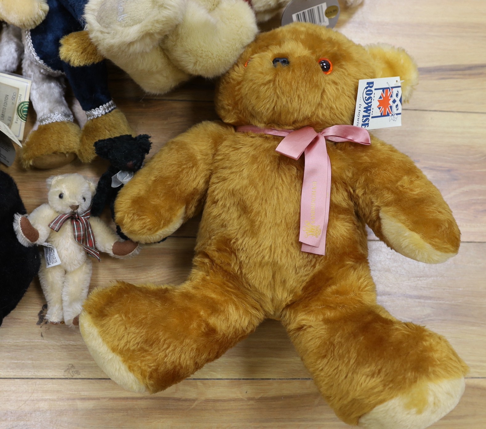 Eleven assorted modern bears